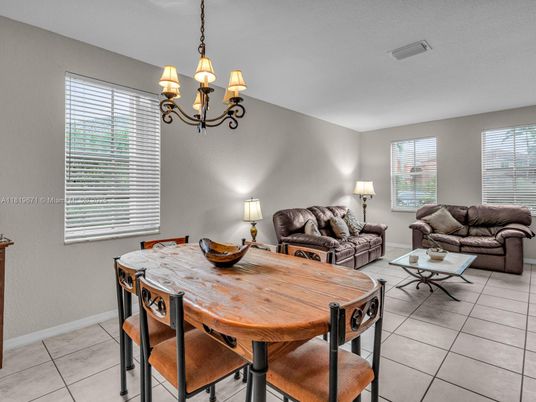 Chandelier, Dining room, Interior, Living room