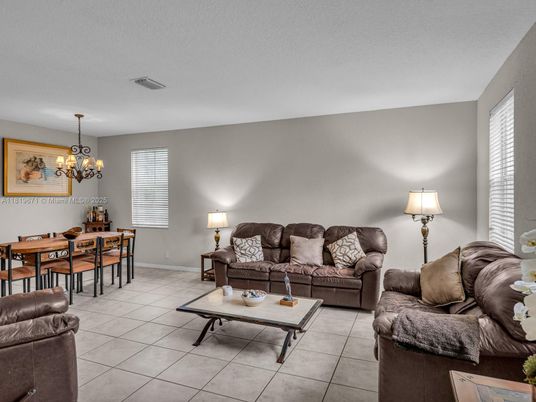 Chandelier, Dining room, Interior, Living room