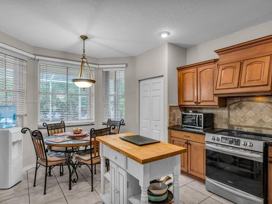 Dining room, Interior, Kitchen, Pendant Lights, Recessed Lighting