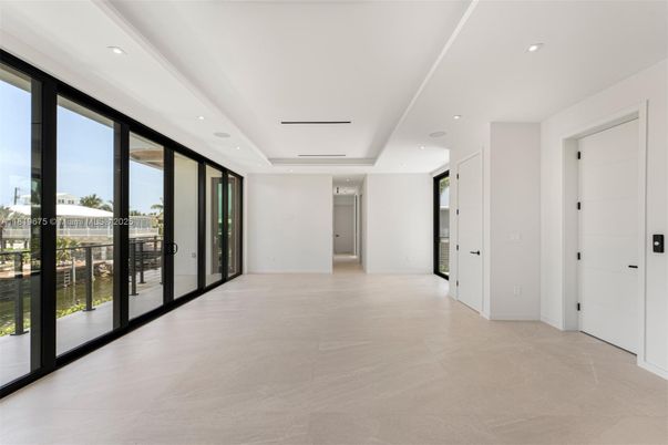 Empty room, Interior, Recessed Lighting