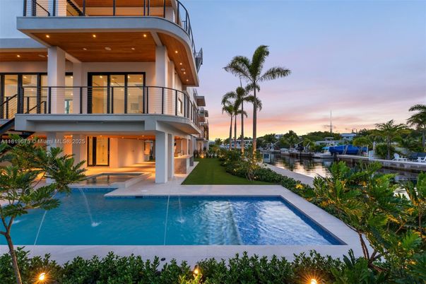 Exterior, Pool, Water