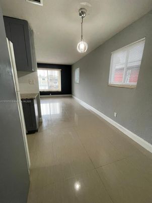 Empty room, Interior, Pendant Lights