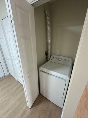 Interior, Utility Closets, Washer, Wood Texture Flooring