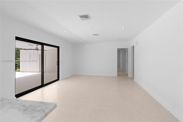 Empty room, Interior, Recessed Lighting