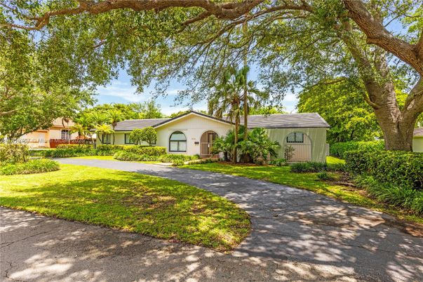 Backyard, Exterior, Facade, Ranch