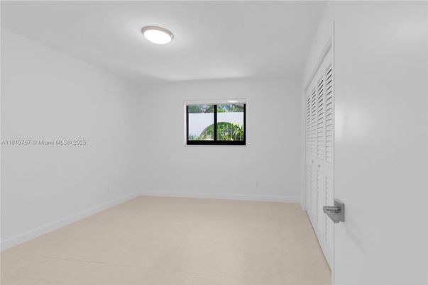 Empty room, Interior