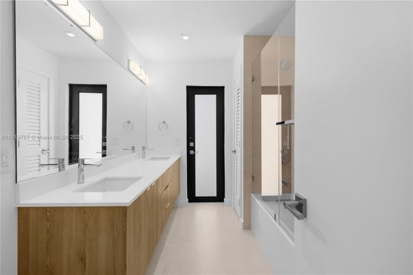 Bathroom, Dual Sink Vanities, Interior, Recessed Lighting