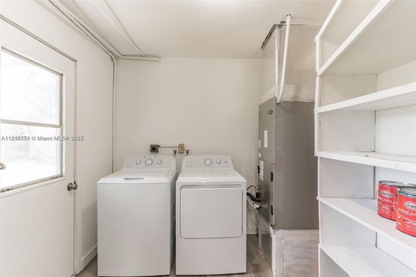 Interior, Washer, Wood Texture Flooring