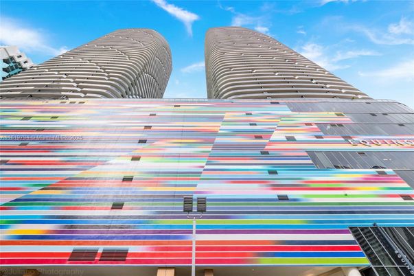 Exterior, Facade, Highrise