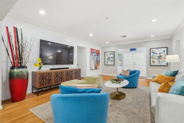 Interior, Living room, Recessed Lighting, Wood Texture Flooring