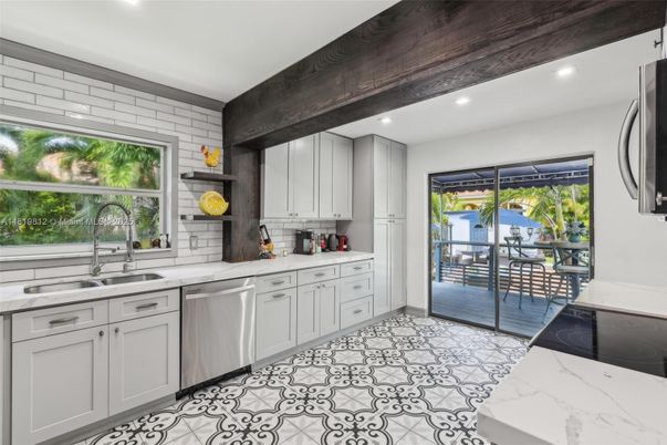 Dining room, Interior, Kitchen, Recessed Lighting, Stainless Steel Appliances