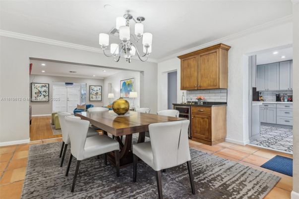 Chandelier, Dining room, Interior, Kitchen, Recessed Lighting, Wood Texture Flooring
