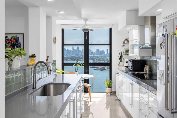 Interior, Kitchen, Recessed Lighting, Water