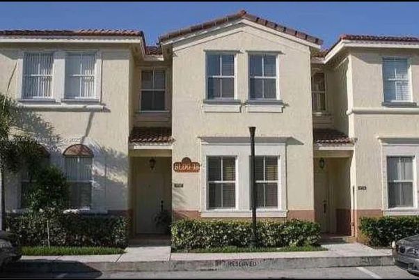 Exterior, Facade, Mediterranean