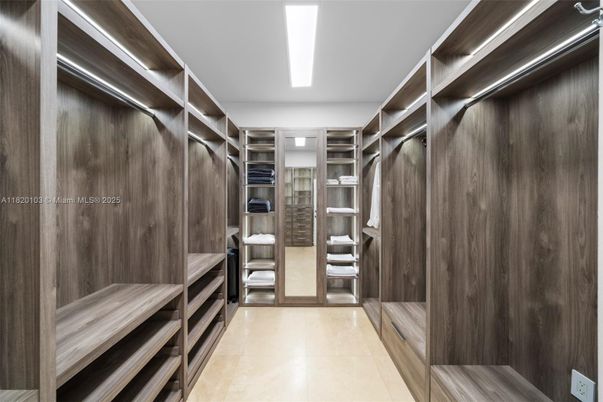 Interior, Walk-in Closets