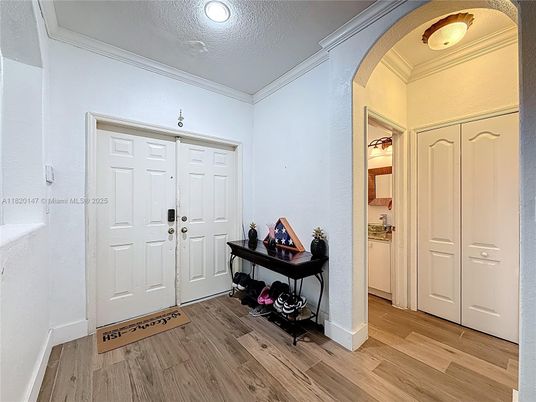 Interior, Recessed Lighting, Wood Texture Flooring
