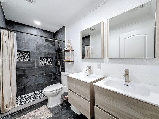Bathroom, Dual Sink Vanities, Interior, Recessed Lighting