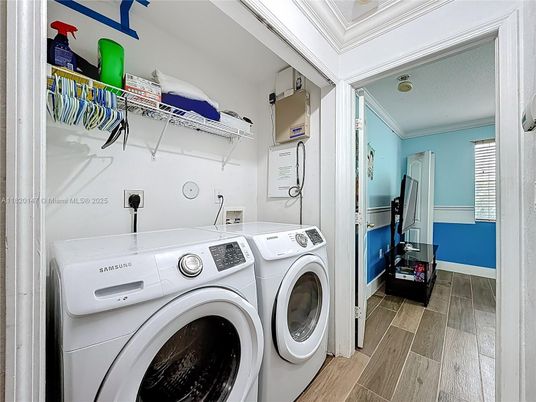 Interior, Utility Closets, Washer, Wood Texture Flooring