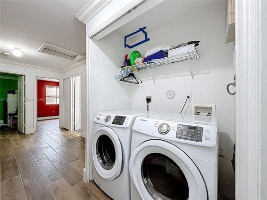 Interior, Washer, Wood Texture Flooring