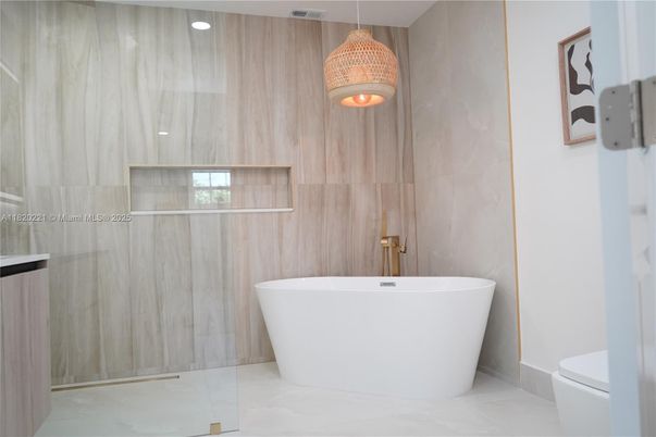 Bathroom, Free Standing Baths, Interior
