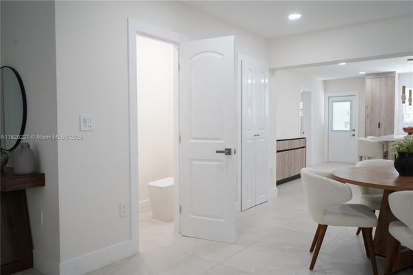 Bathroom, Dining room, Interior, Recessed Lighting