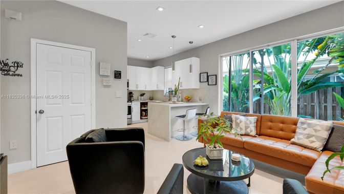 Interior, Kitchen, Living room, Pendant Lights, Recessed Lighting