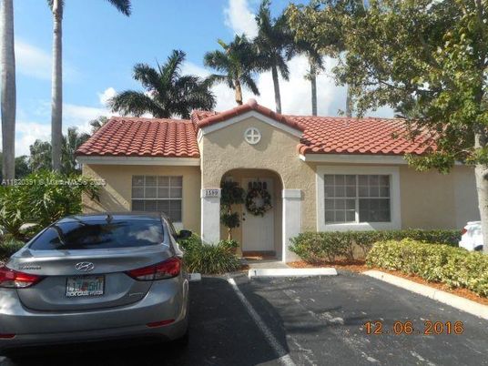 Attached, Exterior, Facade, Mediterranean