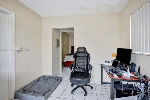 Home Office, Interior