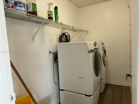 Interior, Utility Closets, Washer, Wood Texture Flooring