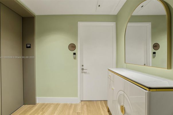 Interior, Washer, Wood Texture Flooring