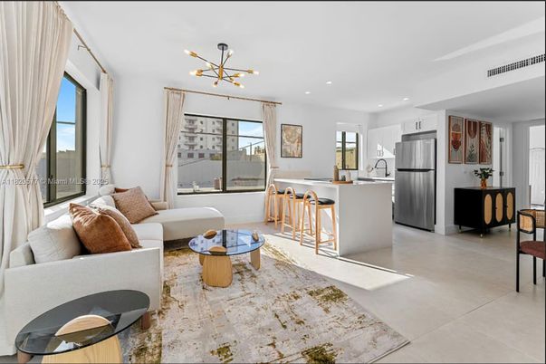Interior, Kitchen, Living room, Pendant Lights, Recessed Lighting, Stainless Steel Appliances