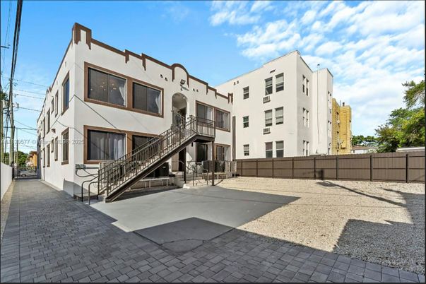 Backyard, Exterior, Facade, Modern