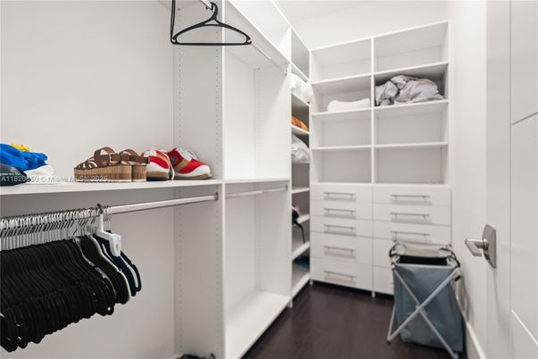 Interior, Walk-in Closets, Wood Texture Flooring