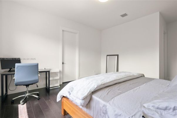 Bedroom, Home Office, Interior, Wood Texture Flooring