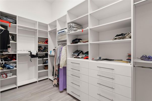 Interior, Walk-in Closets, Wood Texture Flooring