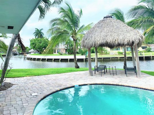 Exterior, Pool, Water