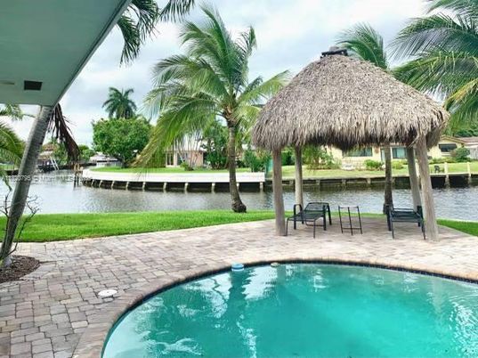 Exterior, Pool, Water