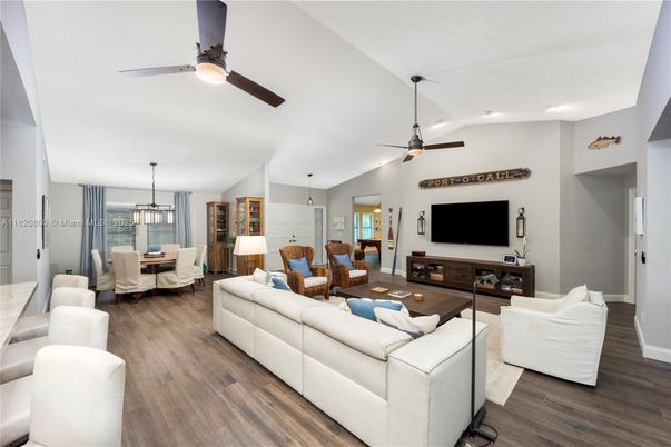 Dining room, Interior, Living room, Pendant Lights, Recessed Lighting, Wood Texture Flooring