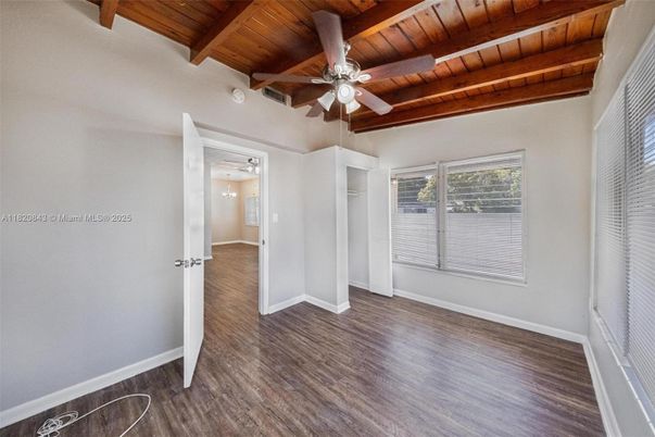 Empty room, Interior, Wooden Beams, Wooden Ceilings, Wood Texture Flooring