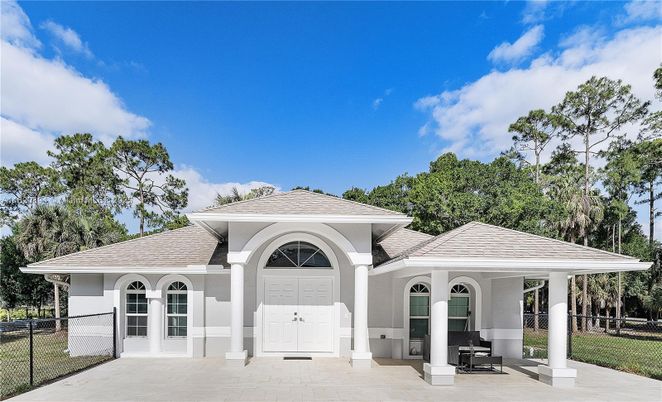 Chandelier, Dining room, Interior, Kitchen, Recessed Lighting, Stainless Steel Appliances