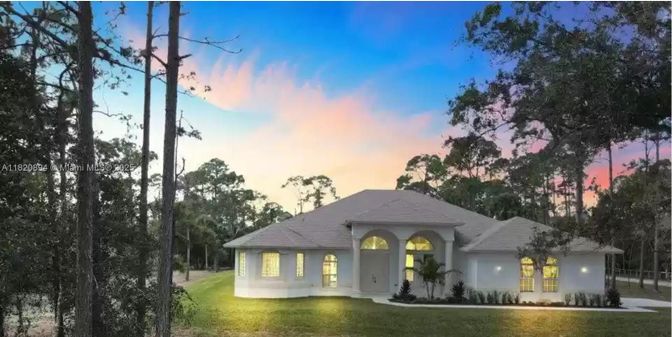 Backyard, Exterior, Facade, Ranch