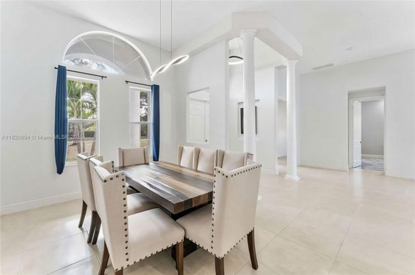 Dining room, Interior, Pendant Lights, Recessed Lighting
