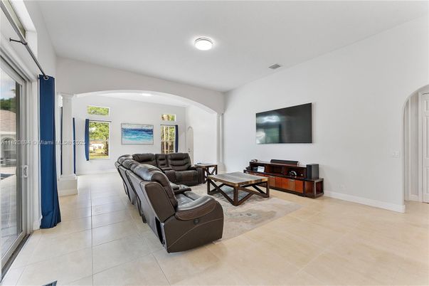 Interior, Living room, Pendant Lights, Recessed Lighting