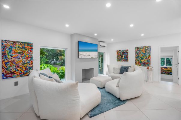 Fireplace, Interior, Living room, Recessed Lighting