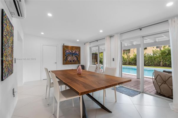 Dining room, Interior, Recessed Lighting