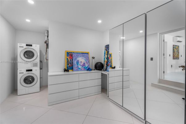 Interior, Recessed Lighting, Utility Closets, Washer