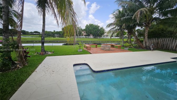 Exterior, Pool, Water