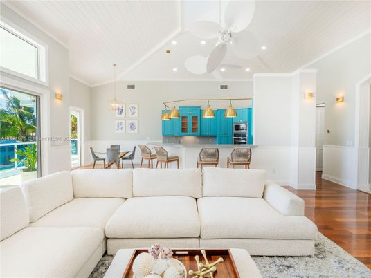 Dining room, Interior, Kitchen, Living room, Pendant Lights, Recessed Lighting, Wood Texture Flooring