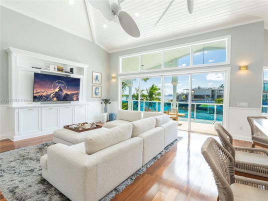 Interior, Living room, Recessed Lighting, Water, Wood Texture Flooring