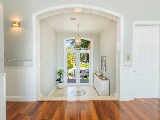 Interior, Pendant Lights, Wood Texture Flooring